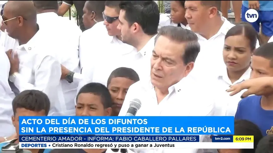 Acto del Día de los Difuntos sin la presencia del Presidente