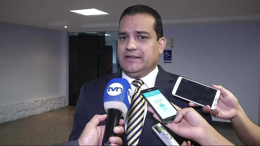 Asamblea aprueba proyecto que crea licencia de paternidad