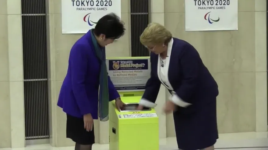 Bachelet recicla dos móviles para la fabricación de medallas de Tokio 2020