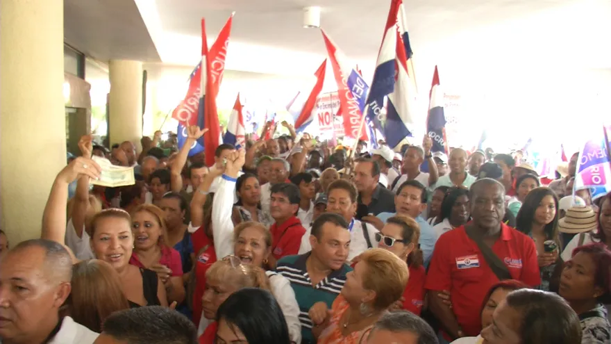 Directorio del PRD se realiza en medio de divisiones internas