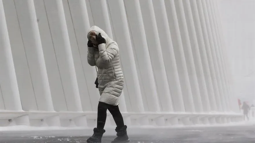 Medios locales señalaron que en New Jersey se estima que unos 217 mil usuarios siguen a oscuras.