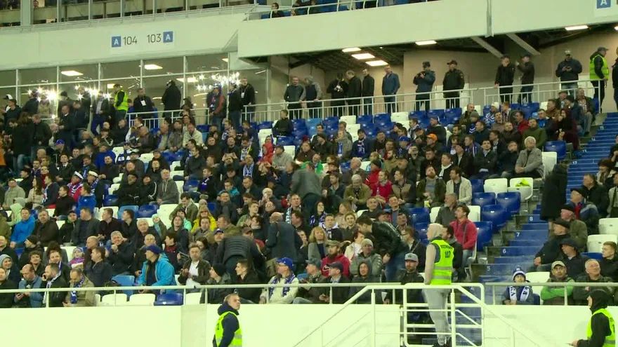 Estadio de Kaliningrado en Rusia recibe fanáticos