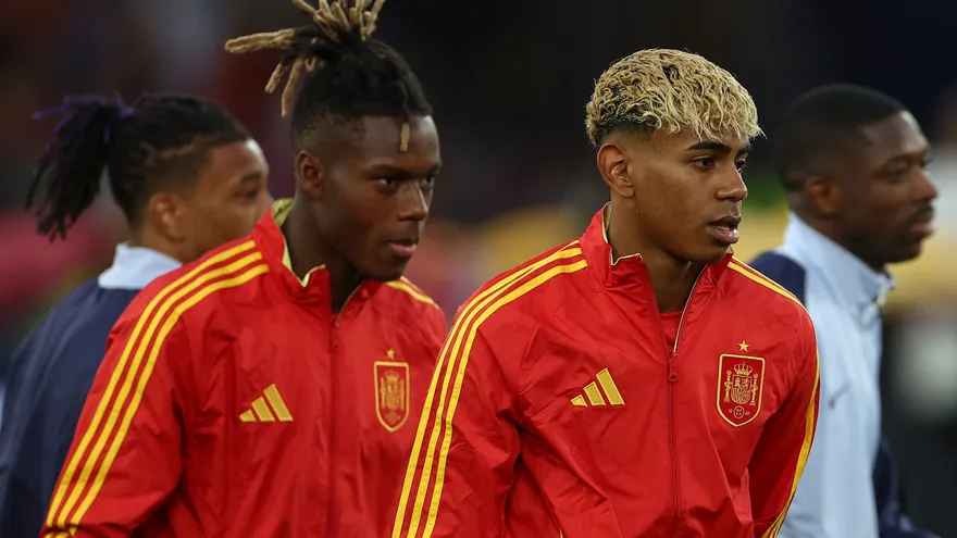 Lamine Yamal (d) y Nico Williams (i)