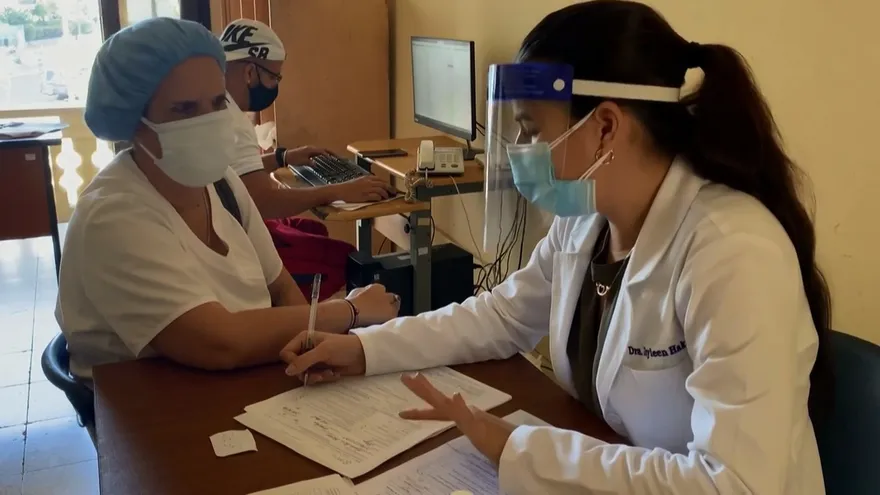Cuba comienza ensayos de su vacuna con el personal de salud
