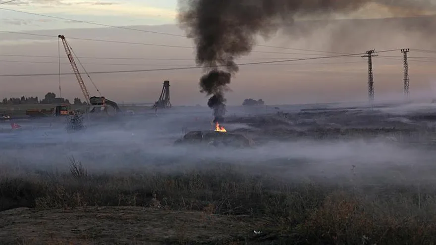 Fotografía de una conflagración tras los enfrentamientos cerca de la frontera con Israel en el este de la ciudad de Gaza el lunes 11 de diciembre.