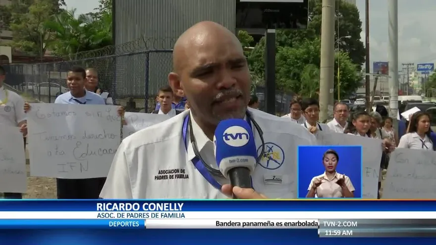 Acudientes y estudiantes del Instituto Fermín Naudeau realizan una protesta