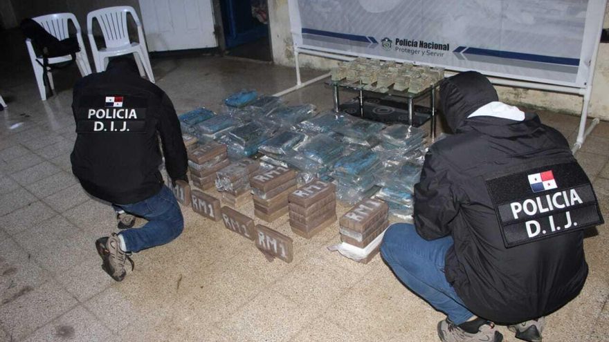 Decomisan 124 paquetes de droga y más de 100 mil dólares durante allanamiento