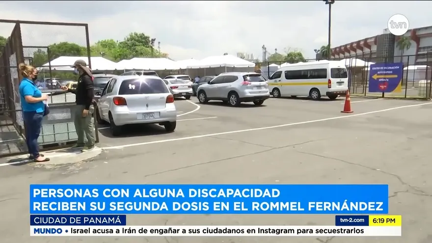 Registran asistencia masiva de personas a vacunarse en el Rommel Fernández