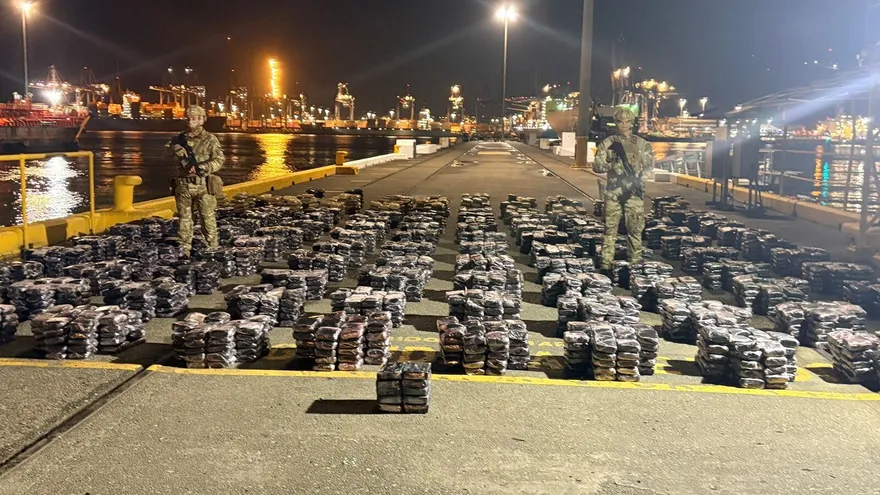 Decomiso de 5,356 paquetes con presunta sustancia ilícita por el Servicio Nacional Aeronaval