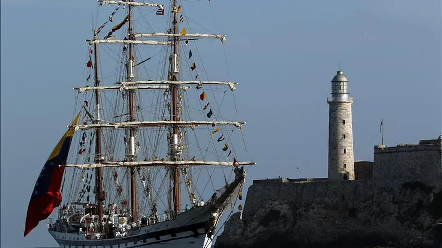 Buque venezolano Simón Bolívar llega a Honduras como parte de estudio militar. EFE