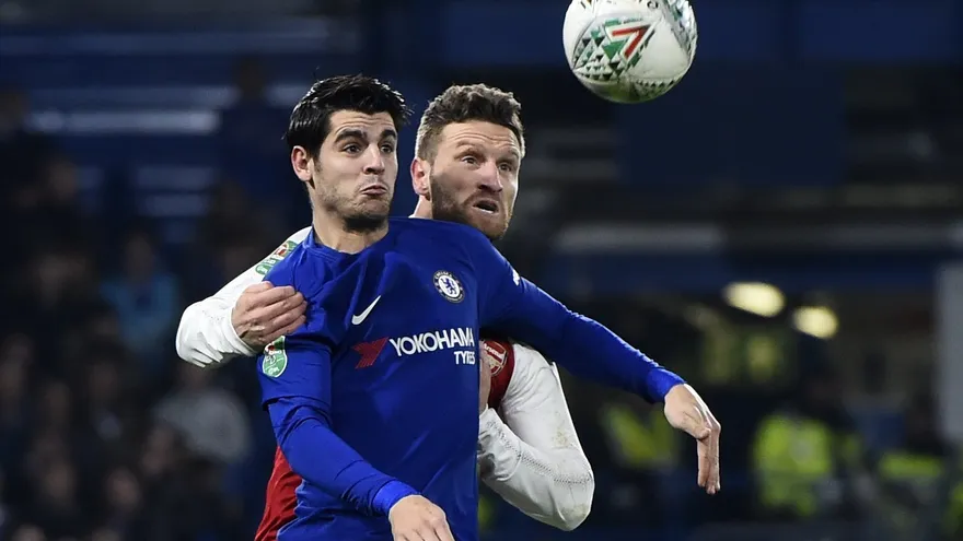 Chelsea y Arsenal empatan en 'semis' de Copa la Liga inglesa