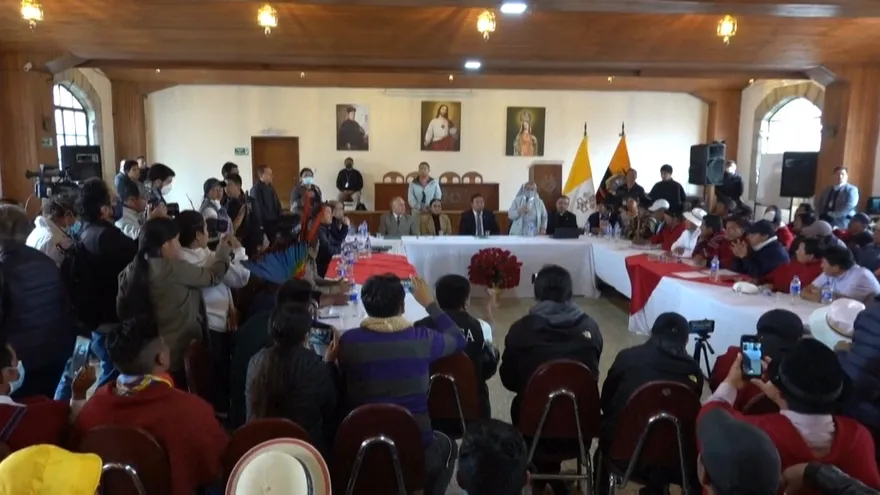 Inicia diálogo para frenar las protestas en Ecuador.