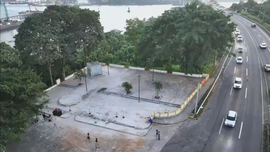 Reacción del excanciller tras demolición del monumento de la comunidad china