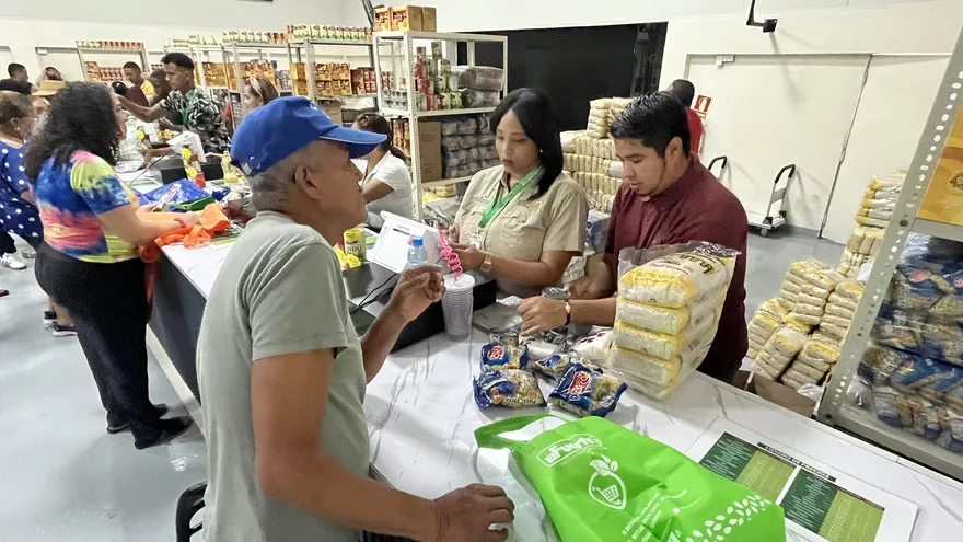 Compras en agrotienda del IMA.