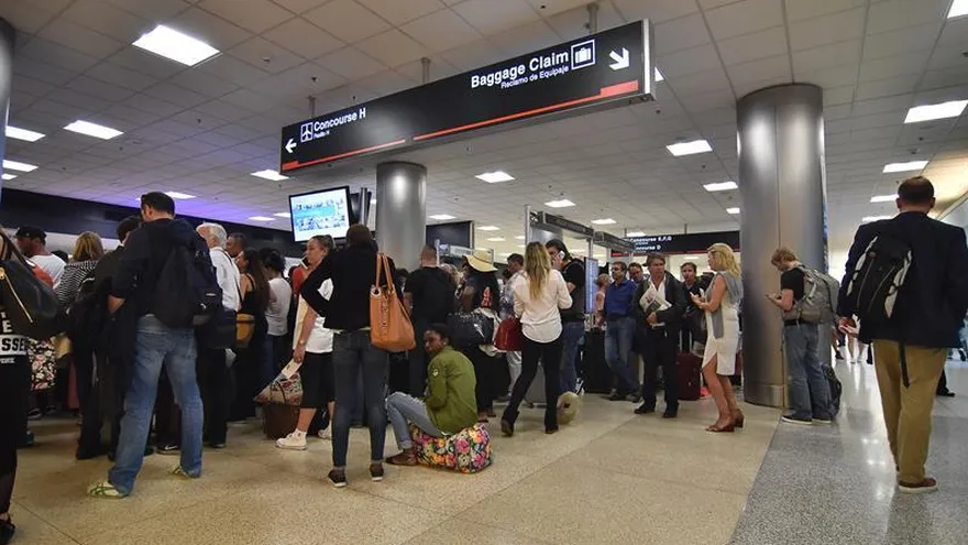 JetBlue, una aerolínea de bajo costo, anunció tarifas de un solo trayecto a partir de los 99 dólares, que incluyen el seguro de salud que requiere el Gobierno de Cuba.