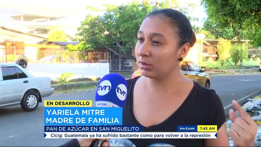 Padres de estudiantes de la escuela República de Italia preocupados por trabajos atrasados