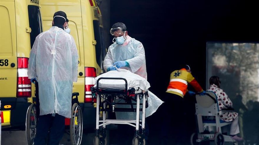 Personal medico en el Hospital de Bellvitge en L'Hospitalet de Barcelona.