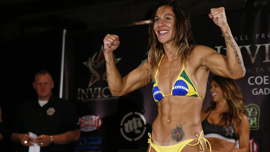 'Cyborg' reta Ronda Rousey para pelear en Abril