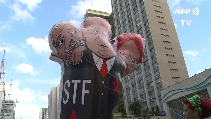 Brasil comienza semana clave para futuro de Rousseff