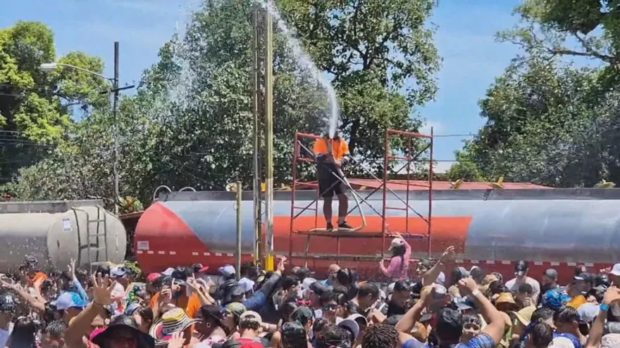 Calle Arriba de Las Lajas calienta motores