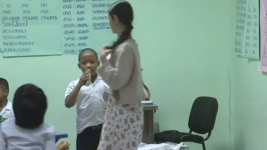 Estudiantes de la Escuela República de Venezuela vivieron una jornada especial al convertirse en maestros por un día, celebrando el Día del Estudiante.