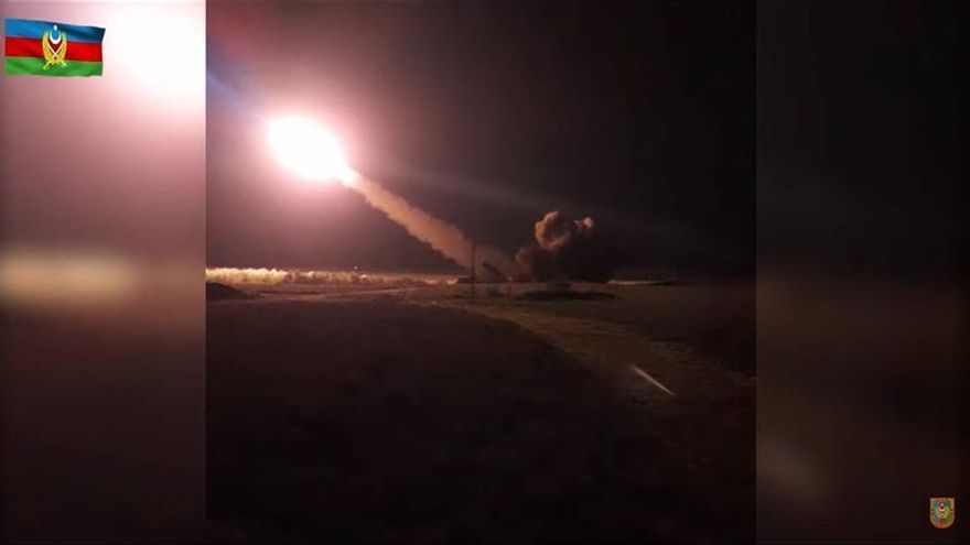 Imagen de un video facilitado por el ministerio de Defensa de Azerbaiyan de una intervención militar en la zona de Nagorno Karabaj.