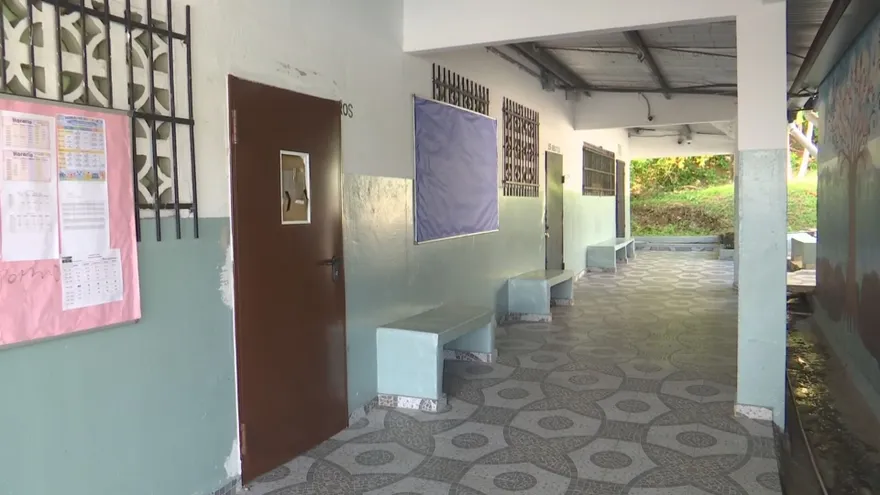 Las autoridades mantienen abierta una investigación tras los actos vandálicos registrados durante el fin de semana en un centro educativo de San Miguelito, donde varias áreas del plantel resultaron afectadas, incluyendo salones, tuberías, cámaras de videovigilancia y mobiliario escolar.