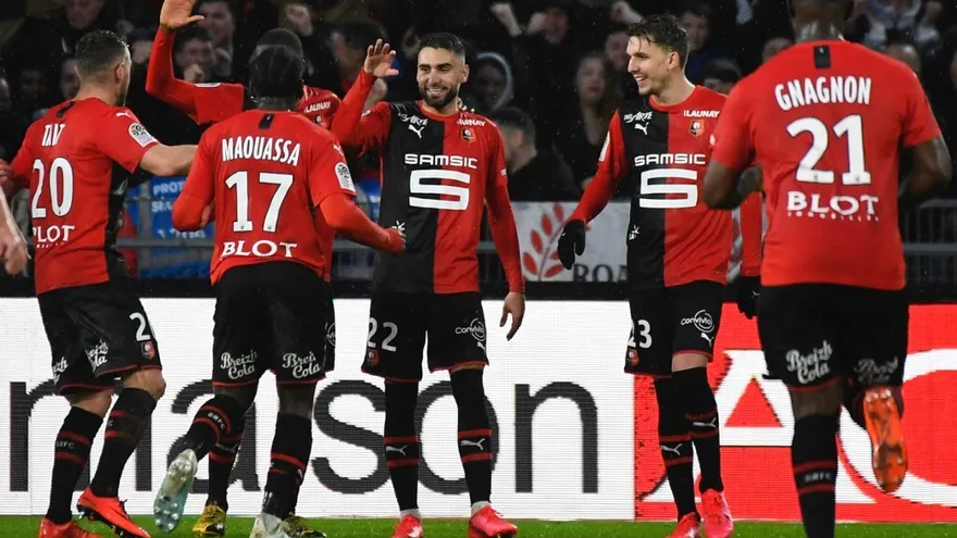 Jugadores del Rennes celebra durante el partido ante Montpellier