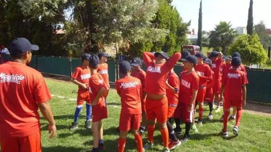 Equipo de béisbol Sub10 en Pueblo, México