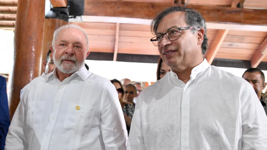 Presidente brasileño Luiz Inácio Lula da Silva y su par colombiano Gustavo Petro