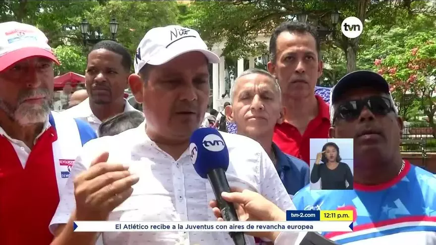 Miembros del PRD protestan para exigir trabajos en el Gobierno