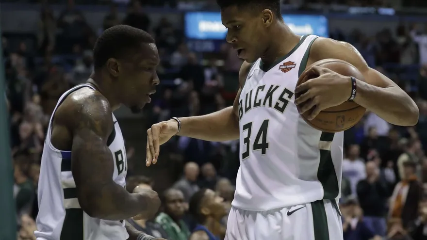 Bucks remontan al vencer a los Timberwolves
