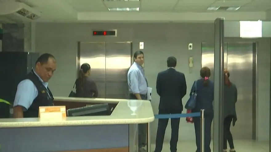 Exministro Jaime Ford acude a la fiscalía a rendir declaración indagatoria