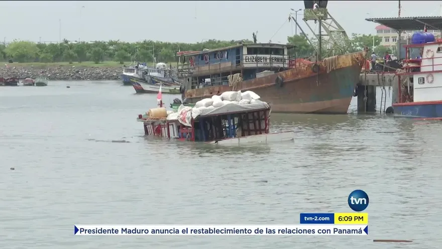 Se hunde embarcación a un costado de Muelle Panamá