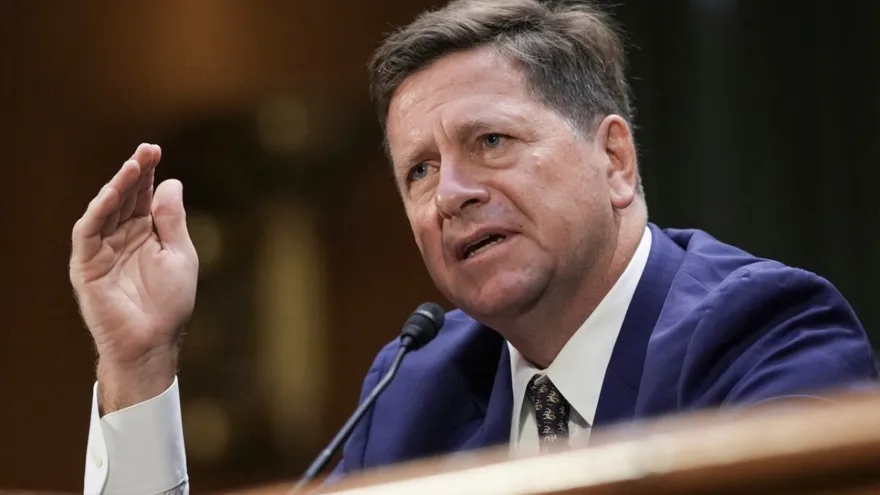 Jay Clayton, director de Inteligencia Nacional