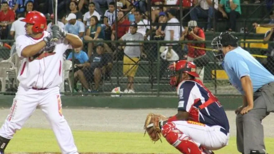 Chiriquí logra pase en base a explosivo bateo