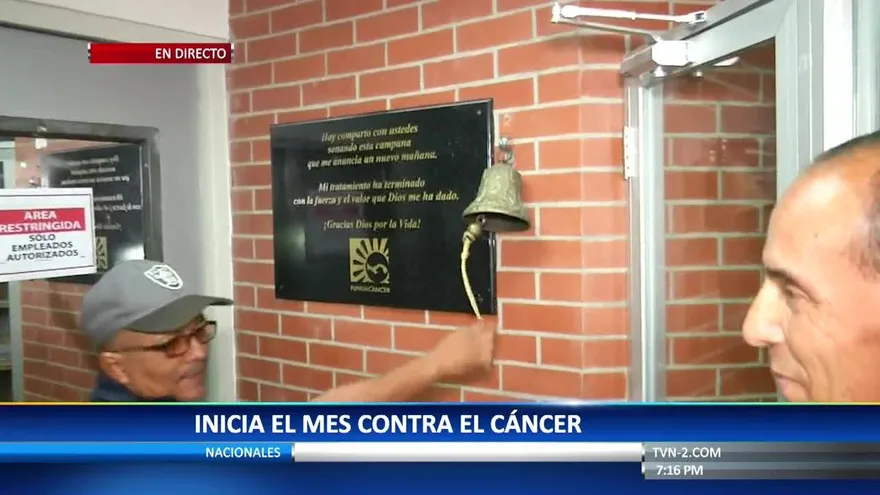 Paciente toca la ‘Campana de la  Vida’