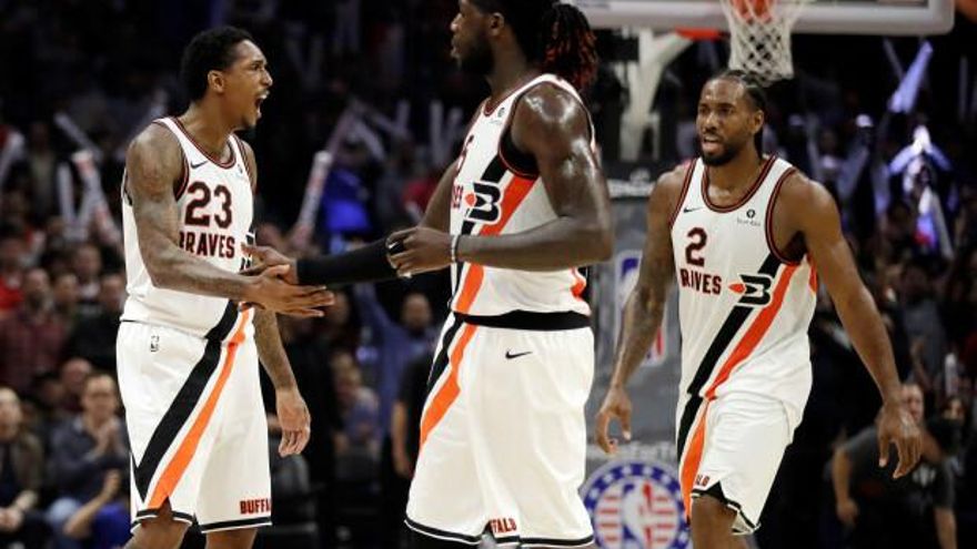 Leonard y Williams lideran el triunfo de los Clippers