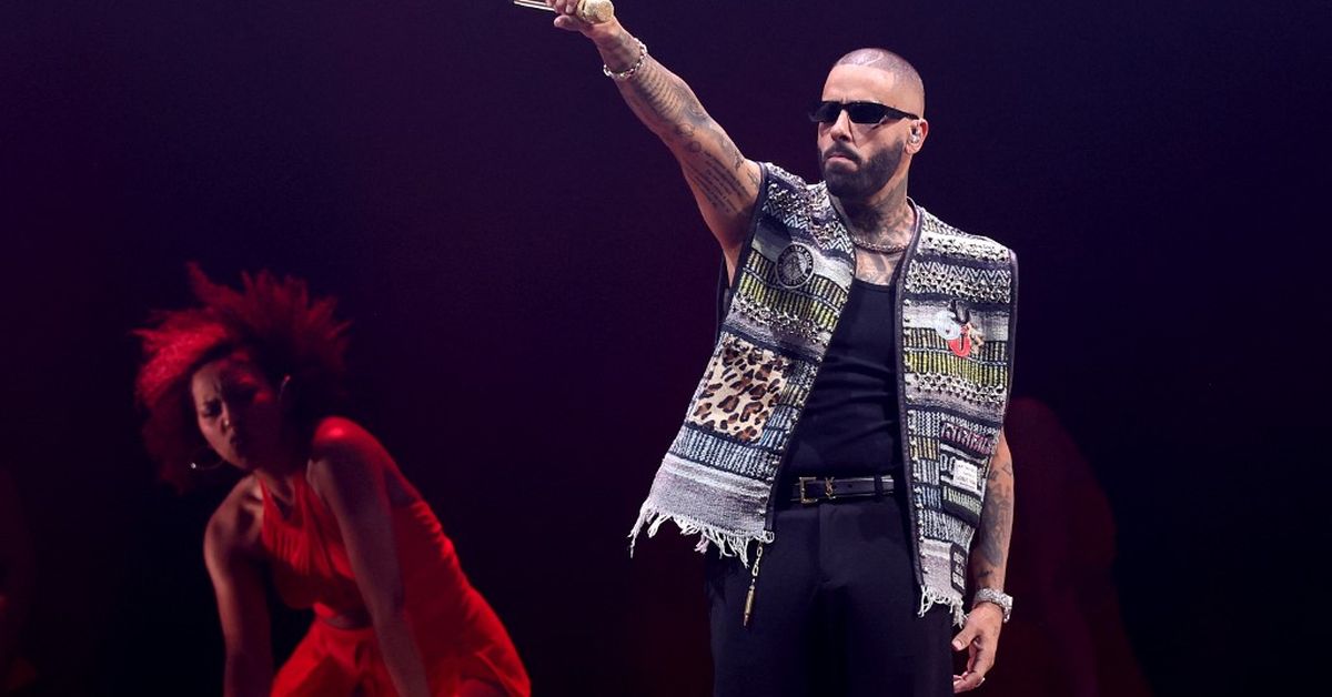 Nicky Jam sorprende en Bogotá tras cantar en TransMilenio rumbo a El Campín