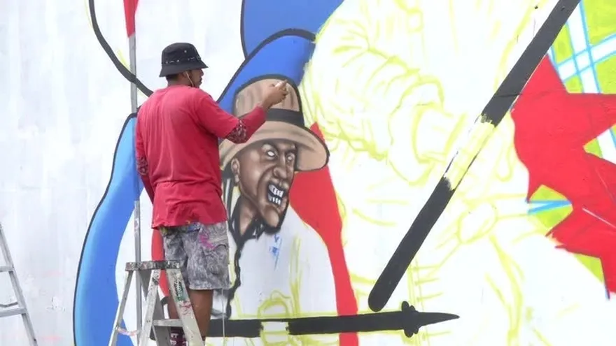 Pintan murales en honor a los Mártires