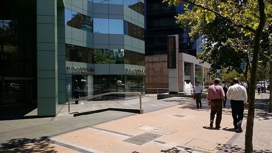 Dos empresarios chilenos condenados a 4 años de libertad vigilada por corrupción