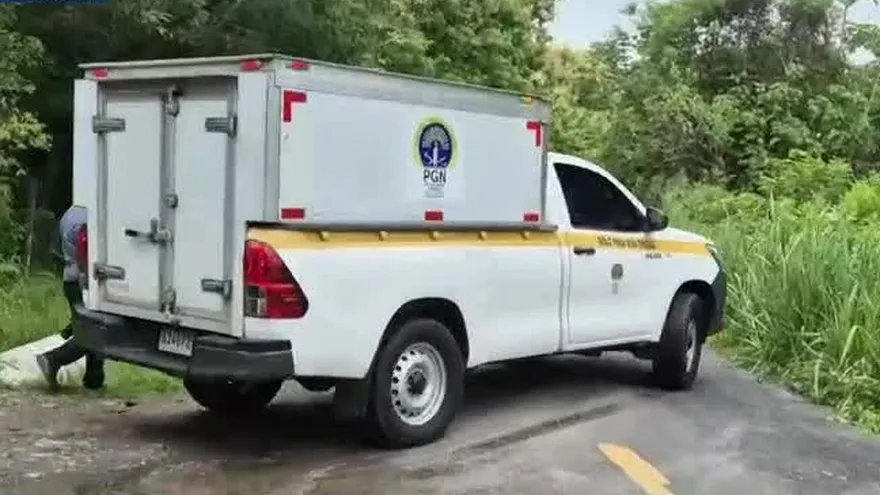 Hallan cadáver junto a 59 paquetes de droga en una lancha