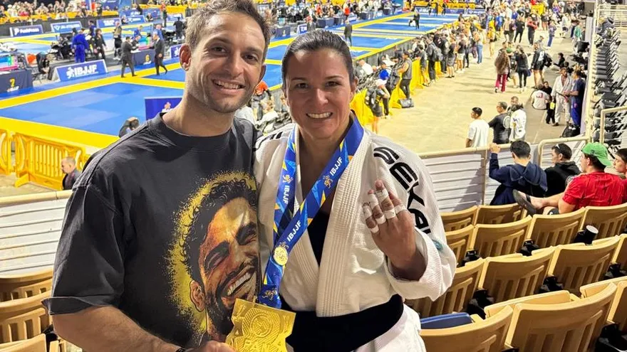 Jennisín Rosanía (d) con la medalla de oro panamericana en su poder