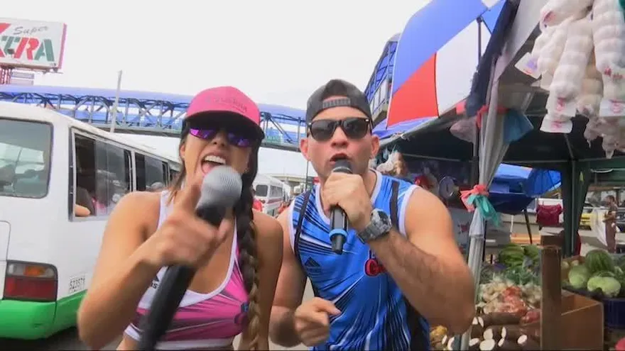 Neka y Ariel jugaron el Reto En La Calle desde la 24 de Diciembre