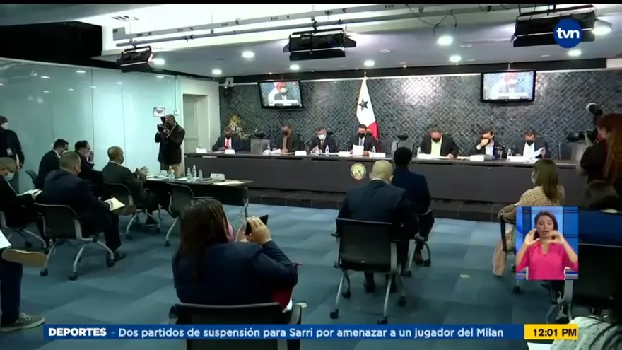 Magistrados se reúnen con diputados en la Comisión de Gobierno