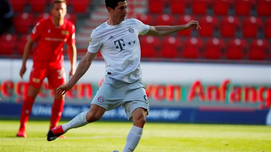 Lewandowski refuerza su liderato en goleadores de Bundesliga