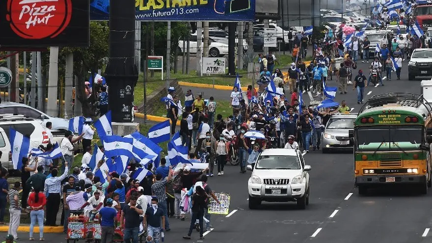 Sandinistas y opositores se dividen las calles de Managua.