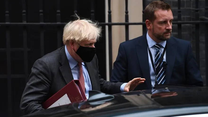 Johnson mantiene las restricciones locales sin descartar medidas más amplias