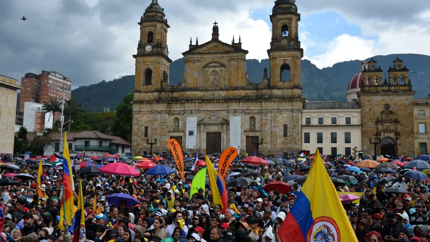 Protesta en Bogotá con el presidente De la Espriella.