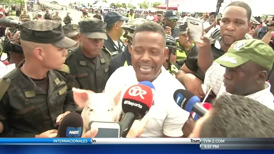 Protestas en medio de desfiles en Colón